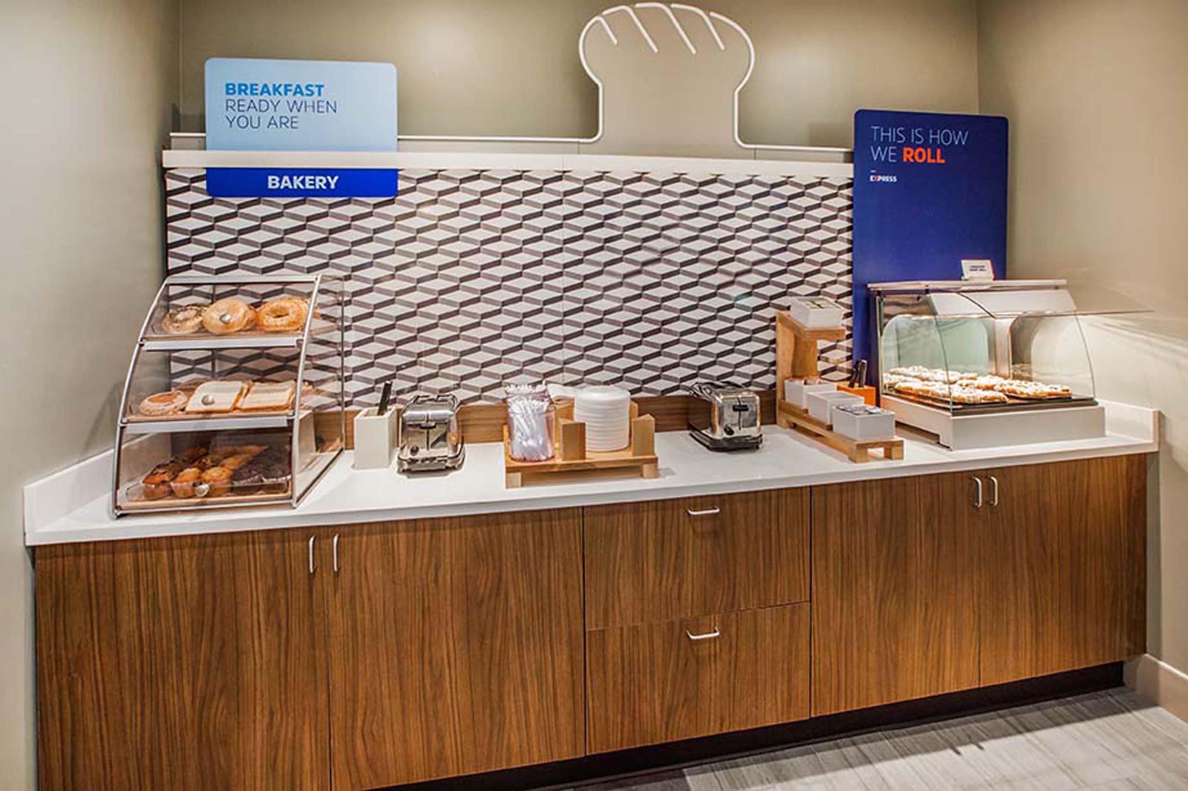 Holiday Inn Express - Allentown North By Ihg Bagian luar foto